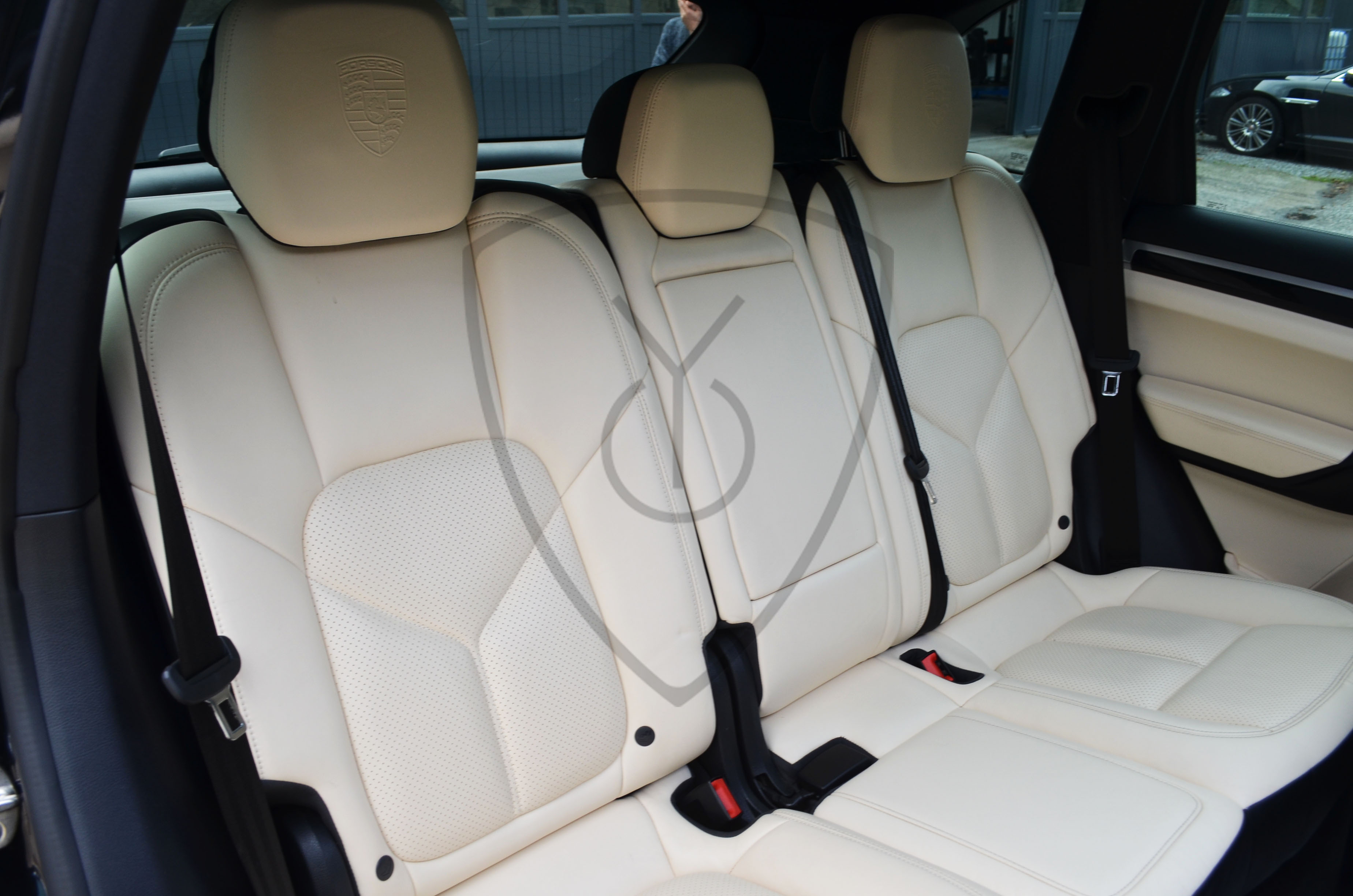 PORSCHE CAYENNE — image 9